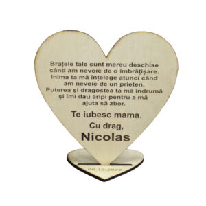 Inima din lemn gravata cu mesaj pentru Mama